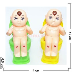 Игрушка пластмассовая ребенок на унитазе 12 шт/упаковка - фото 147518
