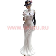 Девушка с цветком в шляпке из фарфора (20 см высота)